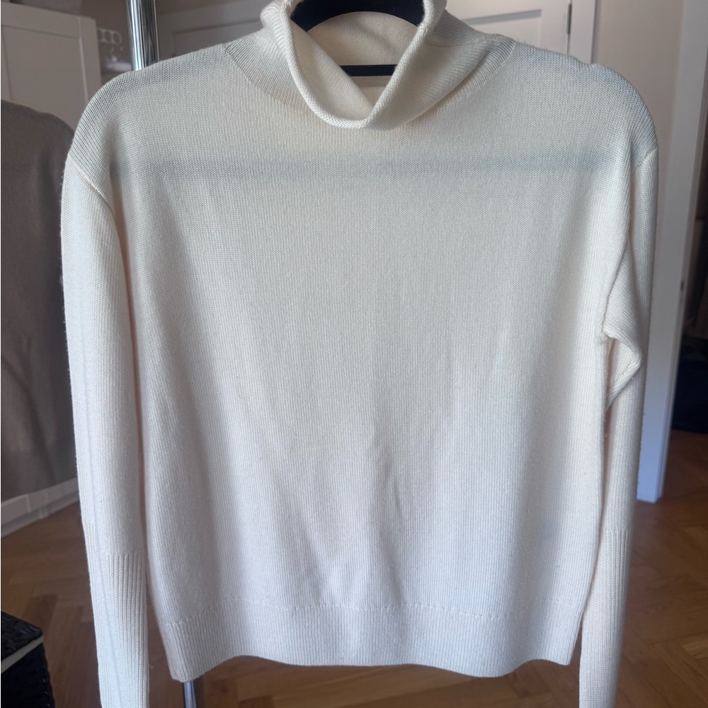 Wilfred Cream Luxe Cashmere Cyprie Sweater